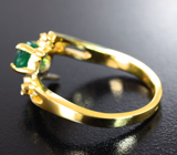 Золотое кольцо с насыщенным уральским изумрудом 0,79 карата и бриллиантами Золото