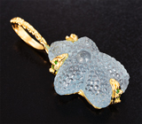 Золотой кулон с аквамарином искусной резьбы 22,17 карата и цаворитами Золото