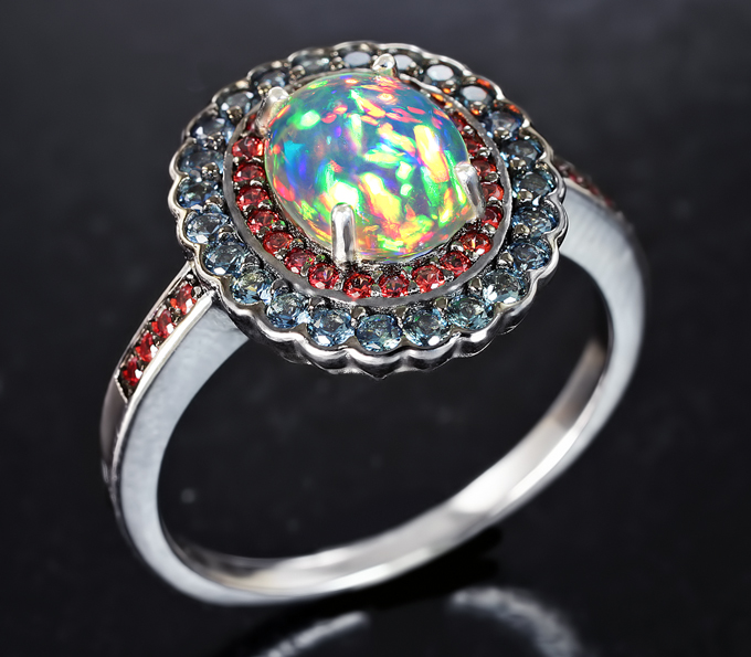 Серебряное кольцо c кристаллическим эфиопским опалом и сапфирами бриллиантовой огранки