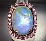 Серебряное кольцо с лунным камнем 34+ карат, розовыми турмалинами и родолитами