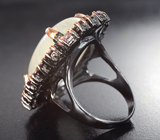 Серебряное кольцо с лунным камнем 34+ карат, розовыми турмалинами и родолитами