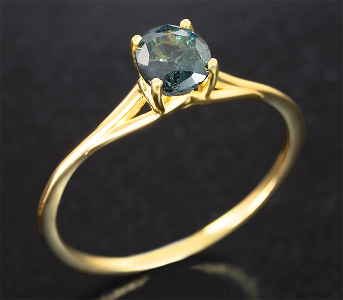 Золотое кольцо с гранатом со сменой цвета 0,7 карата