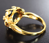 Золотое кольцо со звездчатым сапфиром 4,32 карата и бецветными цирконами Золото