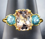 Золотое кольцо с персиковым морганитом 2,05 карата и небесно-голубыми цирконами 1,2 карата Золото
