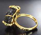 Золотое кольцо с резным лабрадоритом 21,12 карата и цаворитами Золото