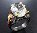 Серебряное кольцо с бесцветным кварцем, родолитами и розовыми сапфирами Серебро 925