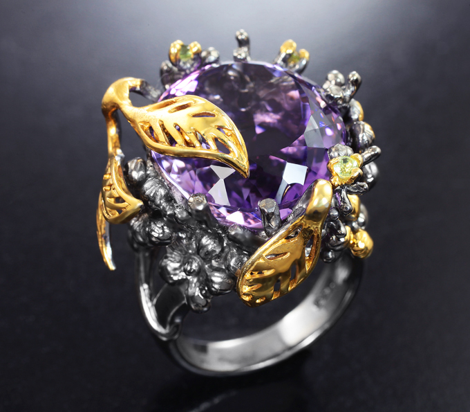 Серебряное кольцо c аметистом 20,99 карата и перидотами