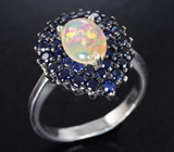 Серебряное кольцо с кристаллическим эфиопским опалом и синими сапфирами бриллиантовой огранки