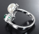 Элегантное серебряное кольцо с жемчужиной, хризопразом, зелеными сапфирами