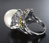 Серебряное кольцо с жемчужиной барокко 38,17 карата, танзанитами и диопсидами