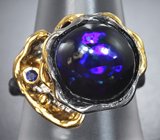 Серебряное кольцо с кристаллическим чёрным опалом 6,5 карата и сапфиром