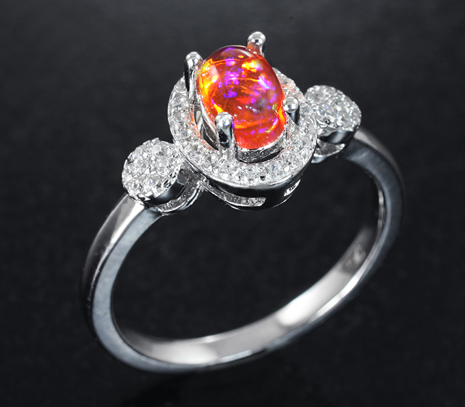 Изящное серебряное кольцо с оранжевым опалом