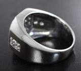 Стильное серебряное кольцо с иолитом и бесцветными топазами
