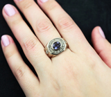 Стильное серебряное кольцо с иолитом и бесцветными топазами