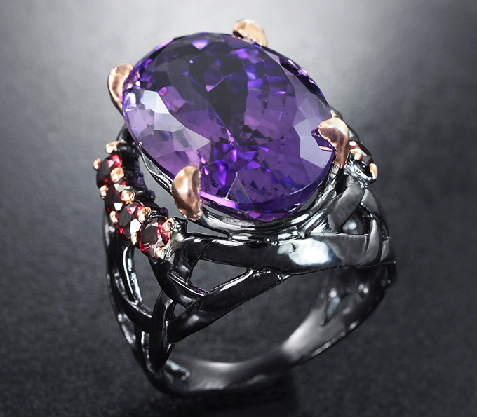 Серебряное кольцо с аметистом 17,95 карата и родолитами
