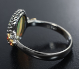Серебряное кольцо с кристаллическим эфиопским опалом 2,3 карата и красными сапфирами