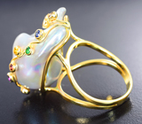 Золотое кольцо с жемчужиной барокко 40,57 карата, разноцветными сапфирами, цаворитами и аметистом Золото