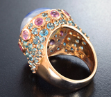 Серебряное кольцо с кабошоном корунда 29,58 карата, розовыми сапфирами и голубыми топазами Серебро 925