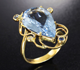 Золотое кольцо с чистейшим максис-бериллом 7,31 карата, голубыми сапфирами и бриллиантами Золото