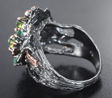 Серебряное кольцо с перидотами и хризопразом