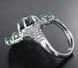 Серебряное кольцо с кристаллическим черным опалом 4,85 карата, изумрудами и бриллиантами