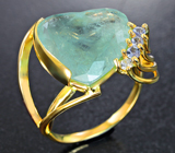 Золотое кольцо с крупным уральским зеленым бериллом редкой огранки 9,21 карата, танзанитами и бриллиантом Золото