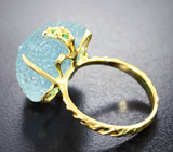 Золотое кольцо с крупным резным аквамарином и цаворитами 19,98 карата