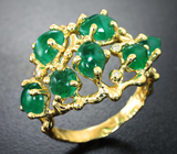 Крупное золотое кольцо с россыпью ярких уральских изумрудов 6,13 карата и бриллиантами