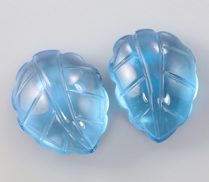 Пара резных топазов 15,65 карата