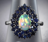 Шикарное серебряное кольцо с эфиопским опалом и синими сапфирами бриллиантовой огранки