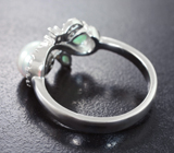 Прелестное серебряное кольцо с жемчужиной и изумрудами Серебро 925