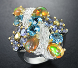 Серебряное кольцо с кристаллическими эфиопскими опалами, голубыми топазами и танзанитами