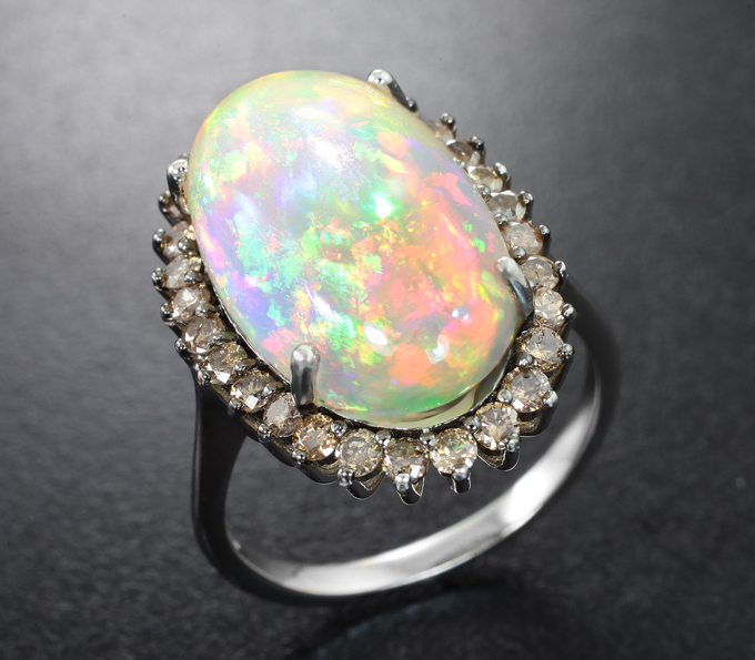 Серебряное кольцо с кристаллическим эфиопским опалом 8,38 карата и бриллиантами