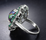 Серебряное кольцо с кристаллическим черным опалом 10,75 карата, изумрудами и бриллиантами