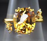 Золотое кольцо с чистейшим золотистым гелиодором авторской огранки 4,5 карата, желтыми сапфирами и бриллиантами