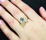 Чудесное серебряное кольцо с кристаллическими эфиопскими опалами и насыщенно-синим топазом 