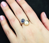 Замечательное серебряное кольцо с синими сапфирами и жемчугом
