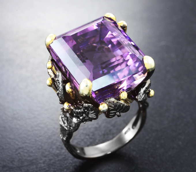 Серебряное кольцо с аметистом 28,8 карата