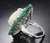 Серебряное кольцо с кристаллическим эфиопским опалом 6,83 карата, изумрудами и бриллиантами