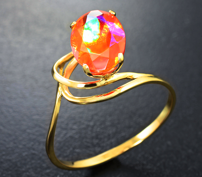 Золотое кольцо с ярким ограненным эфиопским опалом 1,64 карата