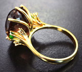 Кольцо с чистейшим империал топазом 16,76 карата, диопсидами и бесцветными цирконами Золото