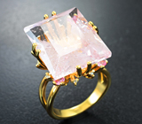 Золотое кольцо с крупным ярко-розовым морганитом 26,39 карата, розовыми сапфирами и бриллиантами