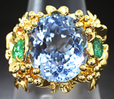 Золотое кольцо с крупным редким максис-бериллом высокой чистоты 8,2 карата, «неоновыми» изумрудами и бриллиантами