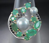 Оригинальное серебряное кольцо с жемчугом, изумрудами и черными шпинелями Серебро 925