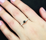 Изящное серебряное кольцо с черным бриллиантом 0,86 карата и бесцветными топазами Серебро 925