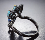 Серебряное кольцо с кианитом и голубыми топазами