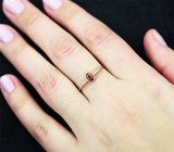 Изящное серебряное кольцо с пурпурно-розовым сапфиром