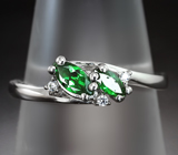 Изящное серебряное кольцо с яркими цаворитами Серебро 925