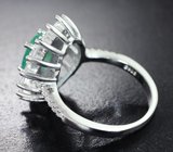 Великолепное cеребряное кольцо с ярким изумрудом