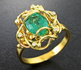 Золотое кольцо с ярким уральским изумрудом высокой чистоты 1,56 карата и бриллиантами Золото